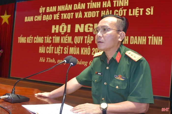 Thượng tá Trần Văn Sơn - Đội trưởng Đội Quy tập báo cáo tình hình thực hiện nhiệm vụ trên đất bạn Lào.