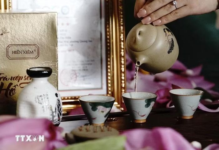 Trà ướp sen Quảng An là một sản phẩm thượng hạng có tiếng của đất Hà Thành, từng được sử dụng trong các tiệc trà của Việt Nam để tiếp các nguyên thủ quốc tế. (Ảnh: Khánh Hòa/TTXVN)