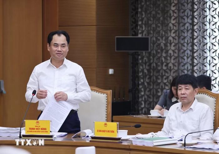 Bộ trưởng Bộ Tài nguyên và Môi trường Trịnh Việt Hùng, Phó Chủ tịch Hội đồng thẩm định điều chỉnh Quy hoạch sử dụng đất quốc gia phát biểu. (Ảnh: Lâm Khánh/TTXVN)