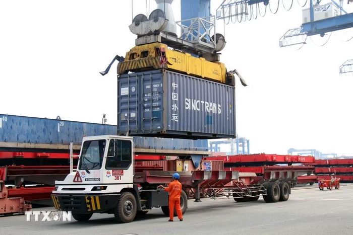 Khu vực làm hàng tại Tân cảng Cát Lái (Thành phố Hồ Chí Minh). (Ảnh: Tiến Lực/ TTXVN)