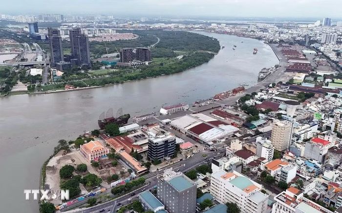 Khu vực Cảng Nhà Rồng-Khánh Hội bên sông Sài Gòn. (Ảnh: Hồng Đạt/TTXVN)