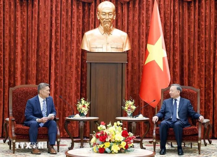 Tổng Bí thư, Chủ tịch nước Tô Lâm tiếp Quyền Bộ trưởng Bộ Hải quân Hoa Kỳ Hùng Cao. (Ảnh: Thống Nhất/TTXVN)