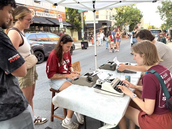 Philly Typewriter hiện cũng là một điểm đến được nhiều người yêu thích văn hóa máy chữ ghé thăm khi đến Philadelphia. (Ảnh: Ngọc Quang/TTXVN)