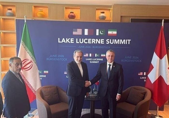 Ngoại trưởng Iran Abbas Araghchi (giữa) và Ngoại trưởng Thụy Sĩ Ignazio Cassis tại cuộc gặp ở Burgenstock, Thụy Sĩ, ngày 21/6/2026. Ảnh: AA/TTXVN