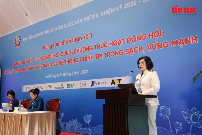 Thiếu tướng Ngô Hoài Thu chia sẻ những mô hình hay phụ nữ Công an nhân dân đã triển khai hiệu quả góp phần hội nhập quốc tế.