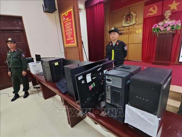 Tang vật bị lực lượng chức năng thu giữ. Ảnh: TTXVN