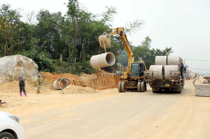 Đẩy nhanh thi công tuyến đường từ Khu du lịch suối khoáng Mỹ Lâm đến quốc lộ 2D kết nối đường cao tốc Tuyên Quang - Phú Thọ.