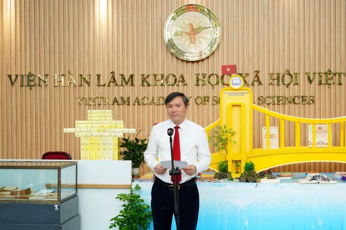GS.TS Lê Văn Lợi, Chủ tịch Viện Hàn lâm Khoa học xã hội Việt Nam phát biểu khai mạc trưng bày.