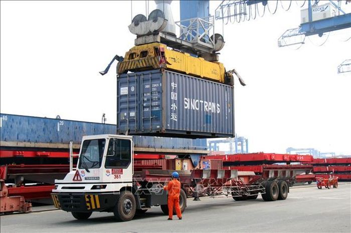 Khu vực làm hàng tại Tân cảng Cát Lái (TP Hồ Chí Minh). Ảnh: Tiến Lực/TTXVN
