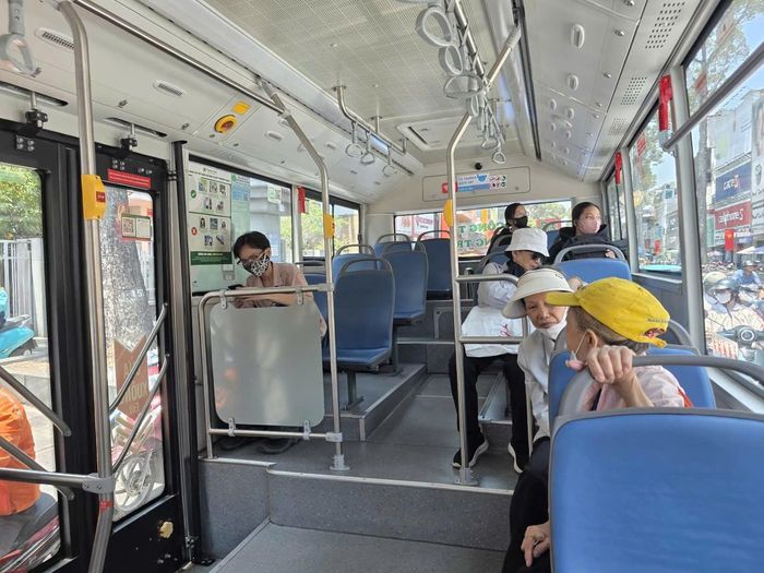 TP Hồ Chí Minh miễn vé xe buýt, thúc đẩy người dân chuyển sang giao thông công cộng.