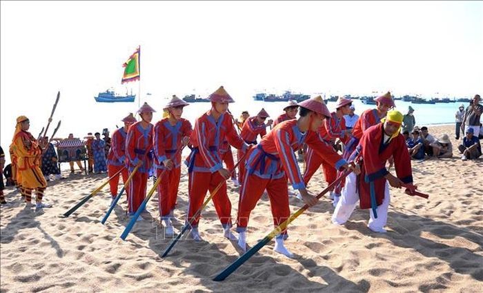 Nghi thức truyền thống đặc sắc trong Lễ hội Cầu ngư.