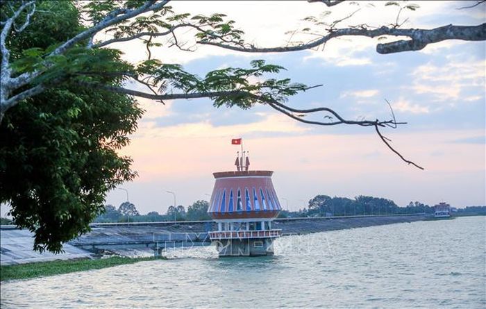 Hồ Dầu Tiếng là công trình quan trọng đặc biệt, liên quan đến an ninh quốc gia. Ảnh: Giang Phương/TTXVN