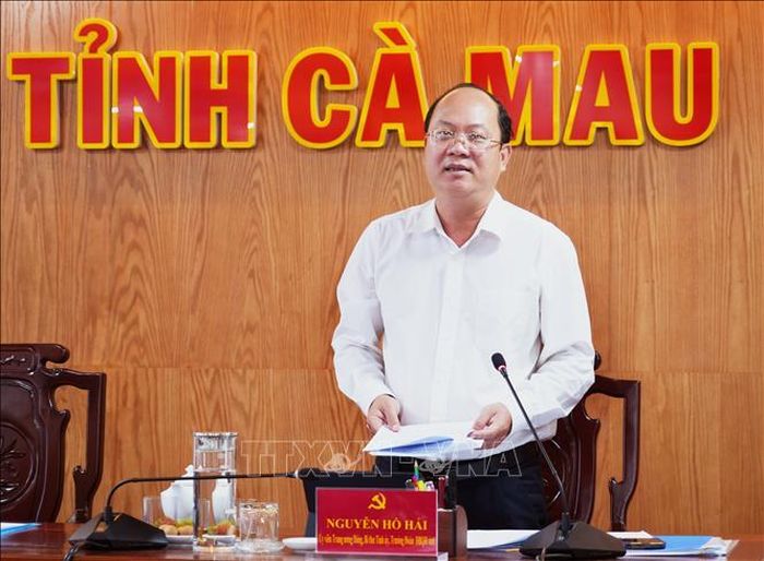 Ông Nguyễn Hồ Hải, Bí thư Tỉnh ủy, Trưởng Ban Chỉ đạo thúc đẩy tăng trưởng tổng sản phẩm trong tỉnh (GRDP) tỉnh Cà Mau phát biểu tại cuộc họp.