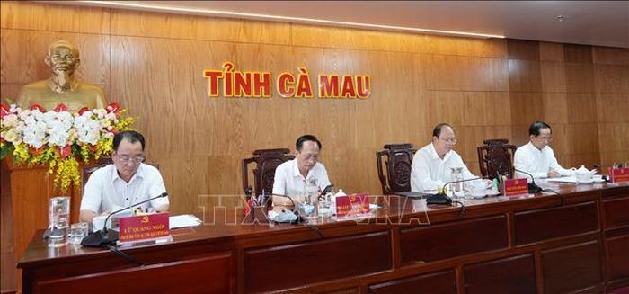 Lãnh đạo Ban Chỉ đạo thúc đẩy tăng trưởng tổng sản phẩm trong tỉnh (GRDP) tỉnh Cà Mau điều hành cuộc họp.