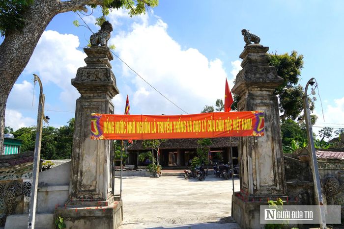 Đình Hậu nằm trên địa phận xã Bắc Thành, huyện Yên Thành cũ, nay là xã Quan Thành. Trước đây, xã Bắc Thành gồm ba làng: Hậu, Thượng và Thái; mỗi làng đều có một ngôi đình riêng mang tên làng mình, vì vậy đình của làng Hậu được gọi là đình Hậu. Tương truyền, để tránh xung đột giữa các làng trong xã, đình Hậu đã được người dân địa phương dựng trong 1 đêm.