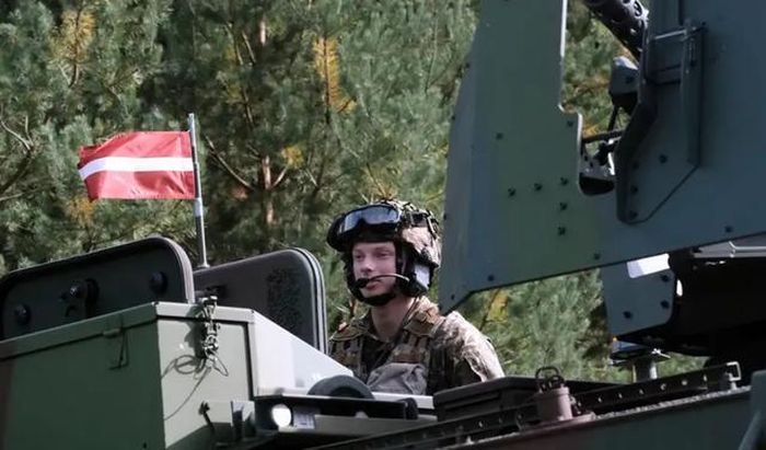 Latvia được đánh giá là “người dẫn đầu trong phối hợp quốc phòng châu Âu”, đặc biệt là sự phát triển nhanh chóng về khả năng drone và chống drone. Ảnh: Logos Press