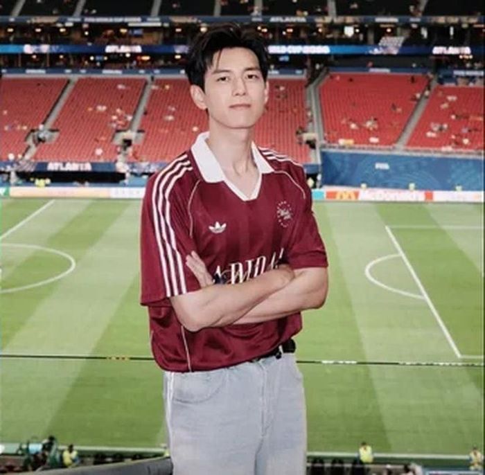 Lý Hiện chia sẻ khoảnh khắc tại World Cup nhanh chóng thu hút được sự chú ý từ khán giả. Ảnh: Weibo.