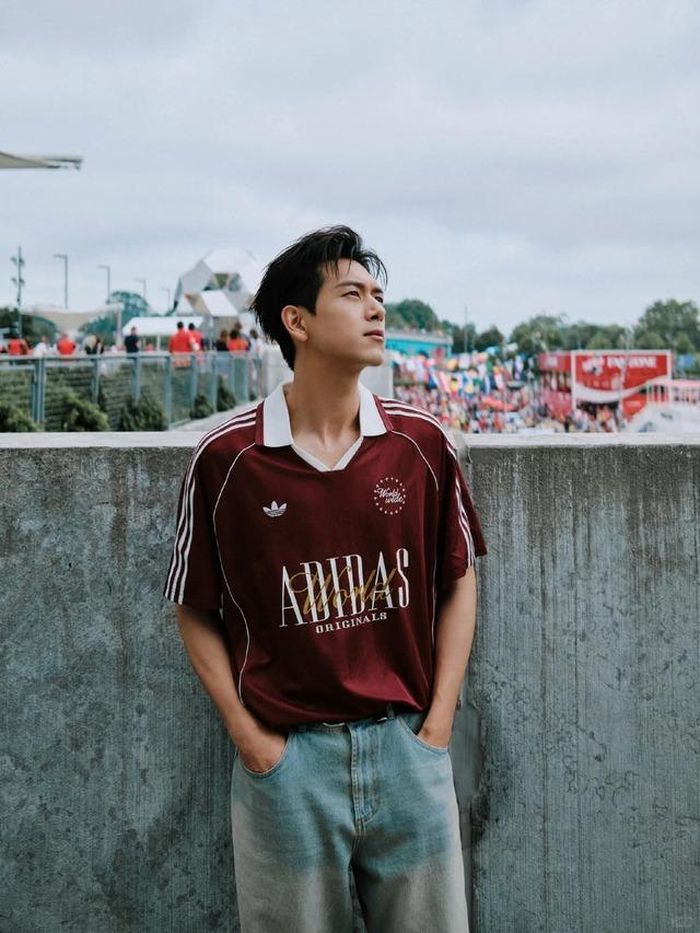 Cận cảnh visual điển trai của Lý Hiện qua cam thường. Nguồn: Weibo.