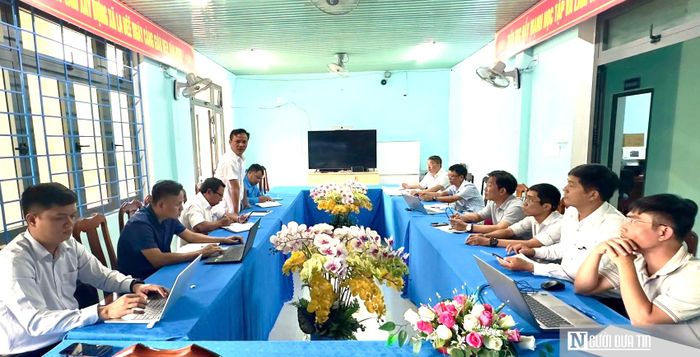 Ban Quản lý dự án đầu tư xây dựng các công trình giao thông và nông nghiệp Đà Nẵng vừa có buổi làm việc với UBND xã La Dêê về công tác chuẩn bị nâng cấp, sửa chữa Quốc lộ 14D.