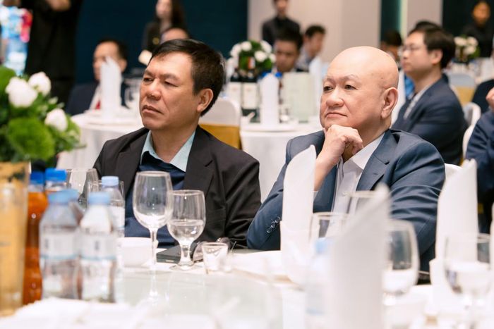  Nhà báo Lê Đức Sảo (Lê Thọ Bình), Phó Chủ tịch VDCA và TS David Nghiêm (phải). 