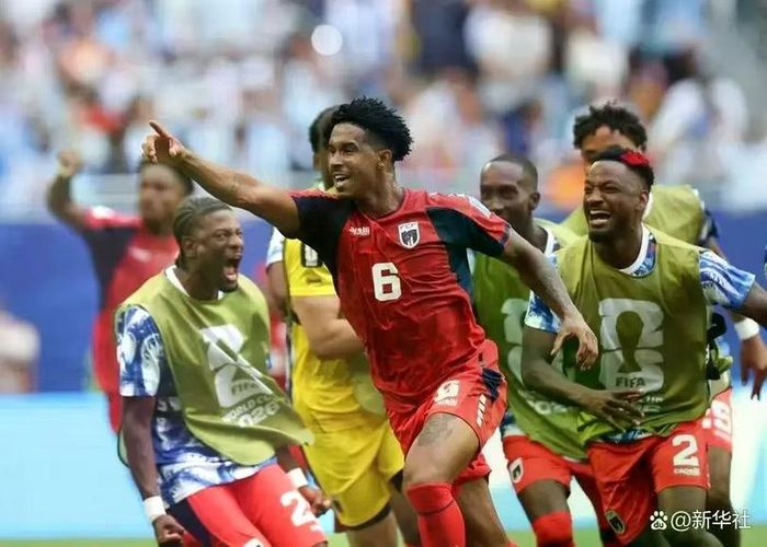 Cầu thủ Kevin Pina ăn mừng sau khi ghi bàn thắng đầu tiên trong lịch sử World Cup của Cape Verde. Ảnh: Xinhua.