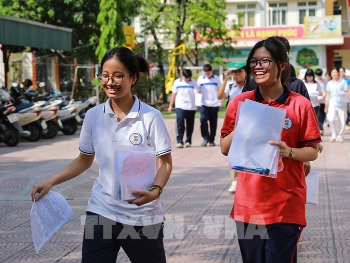 Thí sinh tại Điểm thi trường THCS Ngô Quyền (phường Bạch Mai) hoàn thành môn thi Ngoại ngữ chiều 30/5. Ảnh: Khánh Hòa - TTXVN