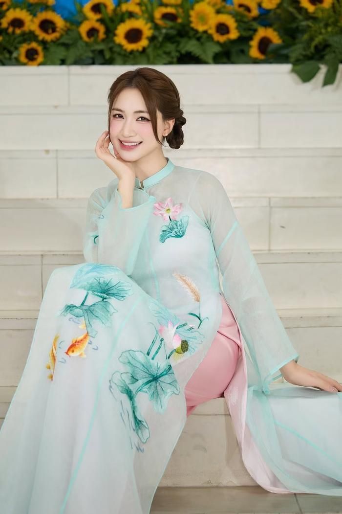 Hòa Minzy là một trong những nghệ sĩ trẻ tiêu biểu, được vinh danh ở khía cạnh âm nhạc lẫn các hoạt động cộng đồng.