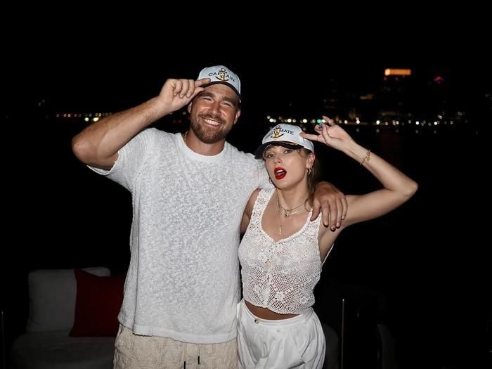 Những ngày gần đây, cả Taylor Swift lẫn Travis Kelce đều có những động thái khiến người hâm mộ tin rằng ngày trọng đại đã thực sự cận kề.
