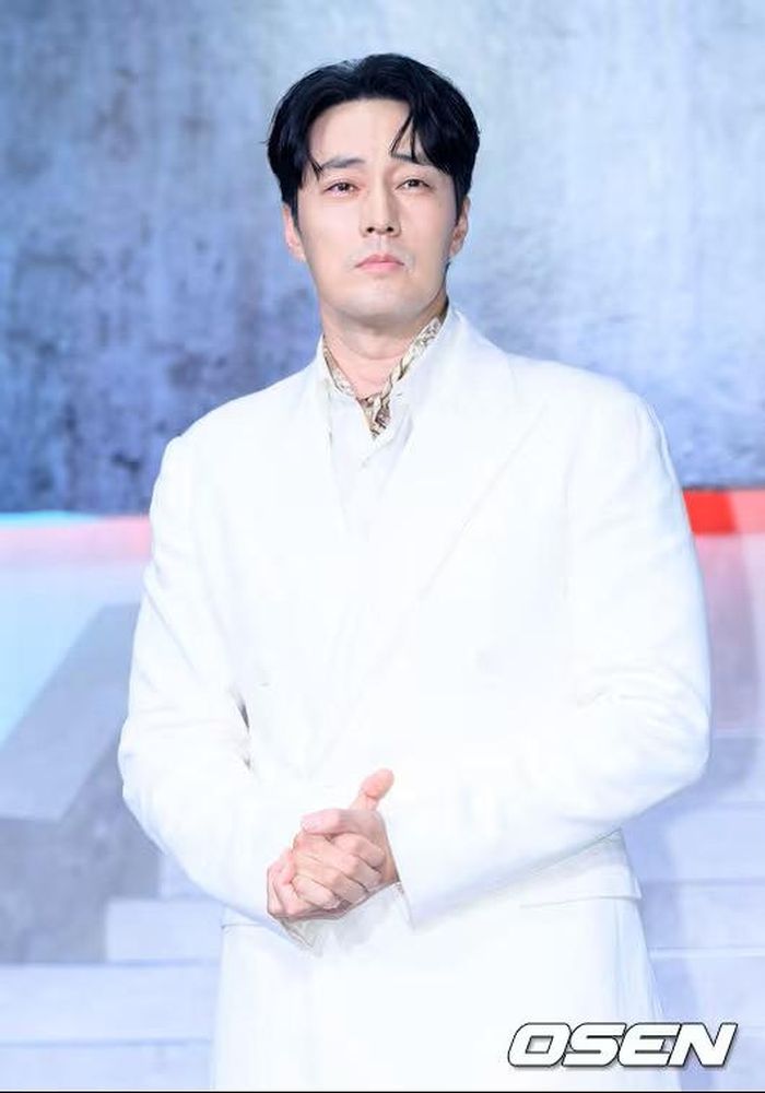 Sau hơn 30 năm hoạt động nghệ thuật, So Ji Sub cho biết bản thân hiện đã cởi mở hơn nhiều so với trước đây. (Ảnh từ OSEN)