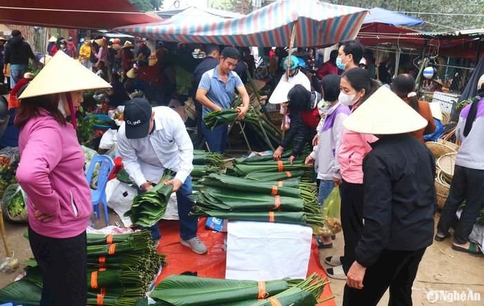 Âm thanh rôm rả của những phiên chợ quê khiến bao người nhung nhớ. Ảnh: báo Nghệ An.