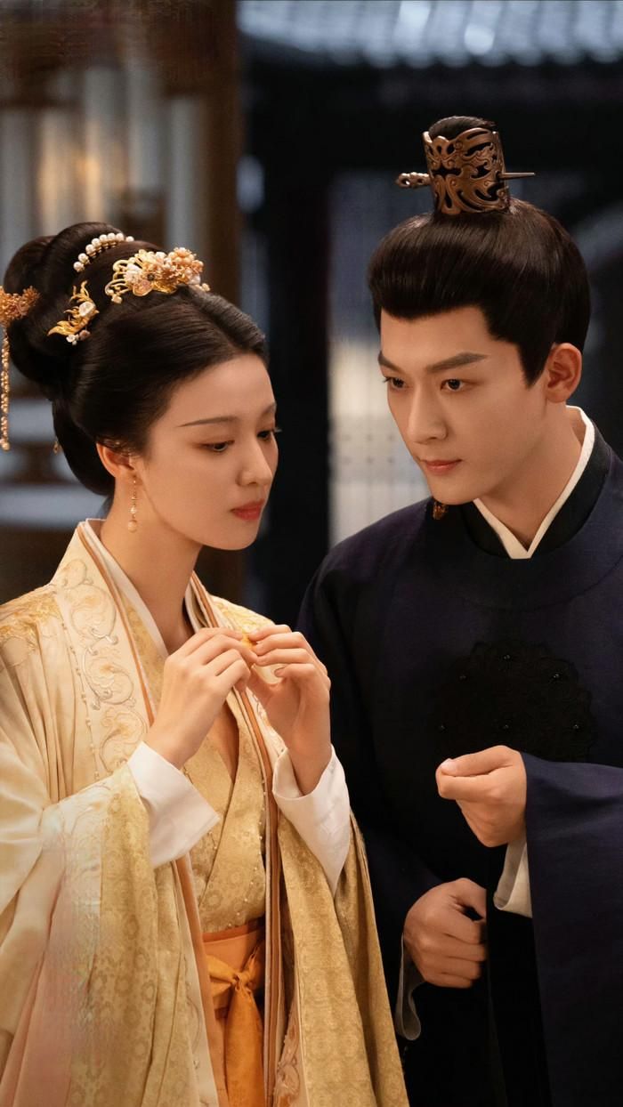 Sở hữu mô-típ "cưới trước yêu sau" quen thuộc nhưng được triển khai khéo léo, Liễu Chu Ký thu hút khán giả nhờ chuyện tình đầy duyên nợ giữa Thôi Hành Chu và Liễu Miên Đường. Từ một mối quan hệ bắt đầu bằng sự dối lừa, cả hai dần nảy sinh tình cảm thật lòng. Sự kết hợp giữa yếu tố tình cảm, hài hước và những nút thắt thân phận giúp bộ phim trở thành lựa chọn được nhiều người xem lại.