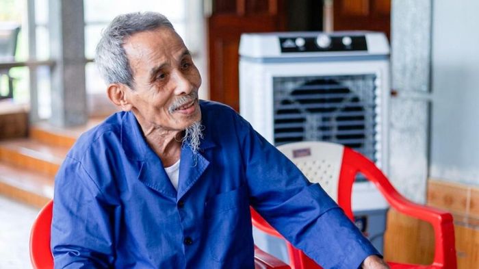 Cựu chiến binh Nguyễn Văn Xuân (83 tuổi) - người lính Bộ đội Cụ Hồ từng bước đi qua ký ức khốc liệt của chiến tranh để mở lòng đón nhận con rể Mỹ