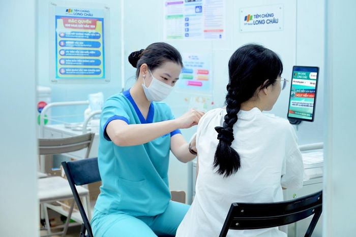 Người lớn không còn đứng ngoài nguy cơ mắc sốt xuất huyết