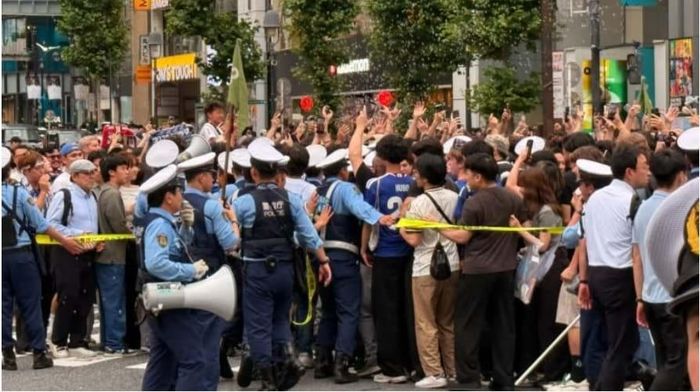 Người hâm mộ Nhật Bản tập trung tại Tokyo ăn mừng chiến thắng. Ảnh: Nikkei Asia/ Andrew Sharp