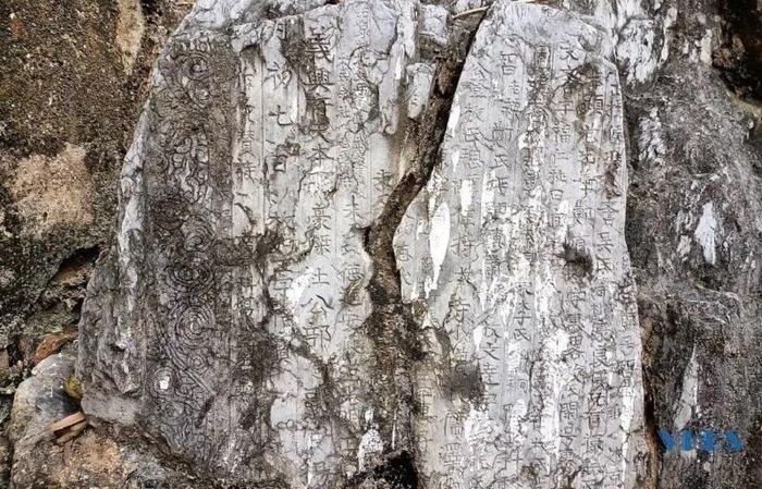 Nhóm bia đá chùa Vân Lỗi còn để lại những thông tin quý giá, đó là những sự kiện trọng đại, dấu tích, hành trạng của các vị sư, lai lịch của chùa...