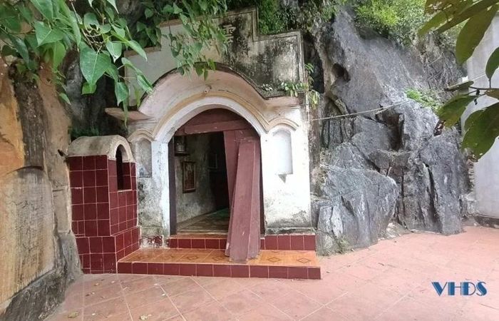 Thời kỳ chống Pháp, chùa còn 25 pho tượng, sau đó bị phá hủy nhiều. Đến năm 1978 Nhân dân trong xã phát động phong trào khôi phục lại chùa. Năm 1996 - 1997 chùa và phủ mẫu được xây lại và tồn tại đến ngày nay.