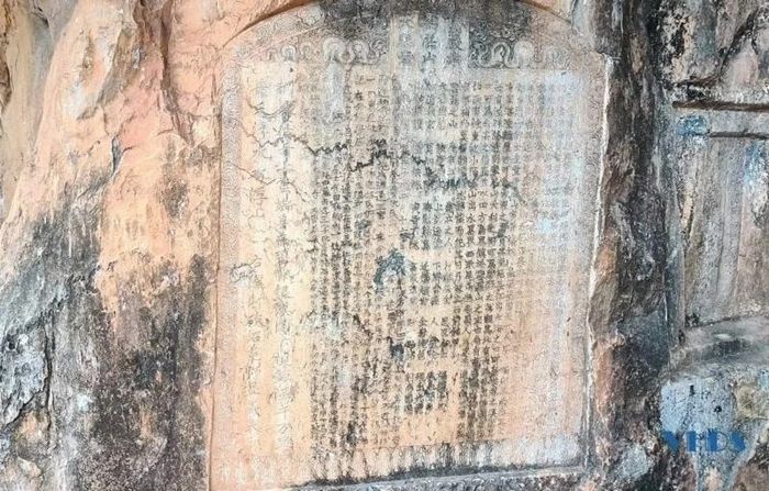 Vẻ đẹp của ngôi chùa xưa kia khiến “tao nhân, mặc khách” từng qua đây hết lòng ca ngợi, hiện còn lưu giữ trên bia đá.