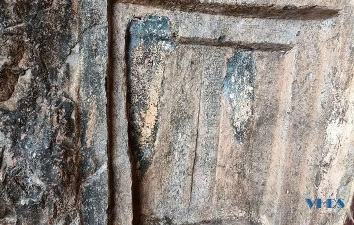 Đặc biệt, tấm bia đá thời Trần cho chúng ta thấy đây là một vùng đất cổ, đồng thời là trung tâm Phật giáo lớn ở Nga Sơn từ thời Lý - Trần gắn với dòng sông Hoạt - một con đường giao thông, thủy vô cùng quan trọng trước kia.