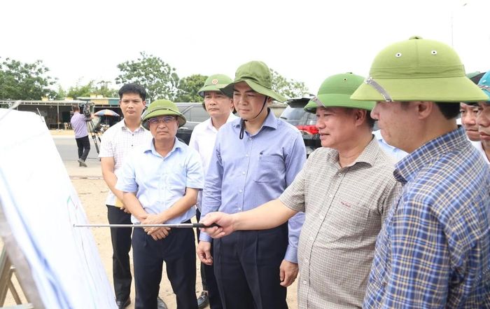 Chủ tịch UBND tỉnh Nguyễn Hoài Anh cùng đoàn công tác kiểm tra tiến độ thi công Dự án phát triển tổng hợp các đô thị động lực - Tiểu dự án đô thị Tĩnh Gia.