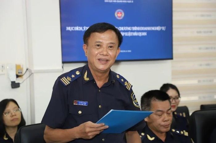Phó Chi cục trưởng Chi cục Hải quan khu vực X Lê Xuân Cương phát biểu khai mạc hội nghị.