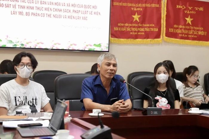 Đại diện người hiến tạng phát biểu tại buổi làm việc.