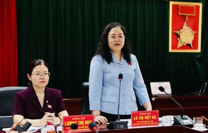 Phó Chủ nhiệm Ủy ban Văn hóa và Xã hội của Quốc hội Lò Thị Việt Hà phát biểu kết luận buổi làm việc.