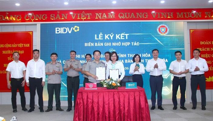 Thi hành án dân sự tỉnh Thanh Hóa và các chi nhánh BIDV trên địa bàn trao biên bản ghi nhớ hợp tác.