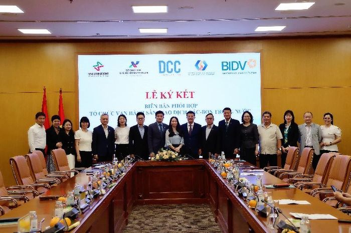 Cục Biến đổi khí hậu, Bộ Nông nghiệp và Môi trường ký kết các Biên bản phối hợp giữa các bên liên quan trong tổ chức vận hành sàn giao dịch carbon trong nước