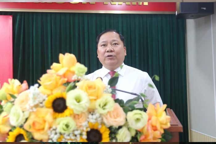 Phó Bí thư Thường trực Đảng ủy Mặt trận Tổ quốc và các đoàn thể Trung ương, Phó Chủ tịch Ủy ban Trung ương Mặt trận Tổ quốc Việt Nam Nguyễn Phi Long phát biểu tại Hội nghị. Ảnh: Mai Loan