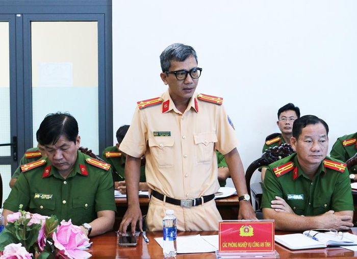 Các đại biểu thảo luận tại hội nghị.