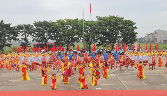  Màn trống hội mở màn chương trình đồng diễn nghệ thuật. 