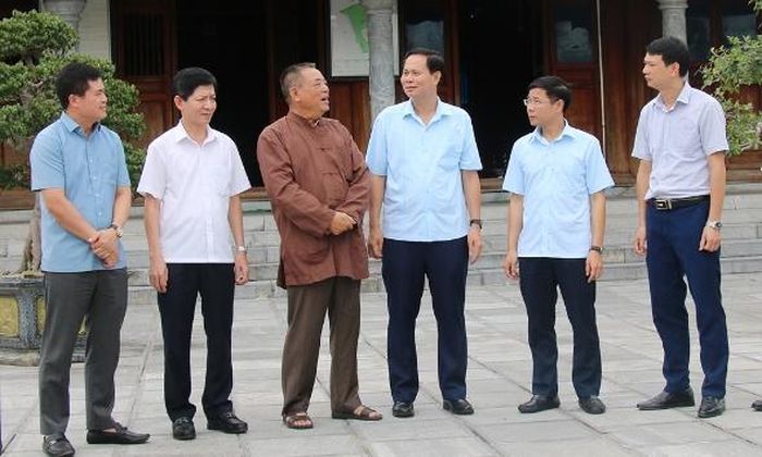 Đoàn giám sát khảo sát Đền thờ Thái úy Lý Thường Kiệt.