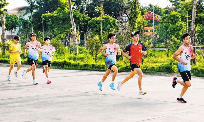  Câu lạc bộ Điền kinh Yên Phong là địa chỉ luyện tập thể thao quen thuộc của thanh thiếu niên địa phương trong dịp hè. 