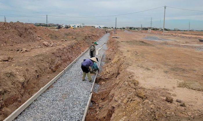  Thi công nền cống thoát nước khu tái định cư Gia Bình 142 ha. 